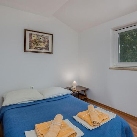 Nice Apartment In Malinska Dubasnica With Kitchen Exteriér fotografie