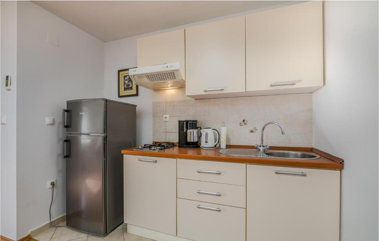 Nice Apartment In Malinska Dubasnica With Kitchen Exteriér fotografie