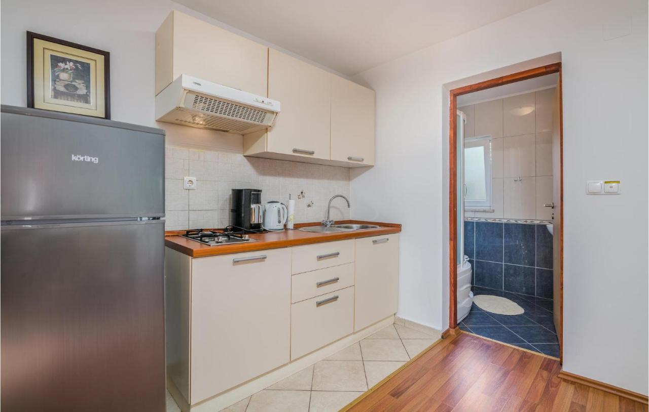 Nice Apartment In Malinska Dubasnica With Kitchen Exteriér fotografie