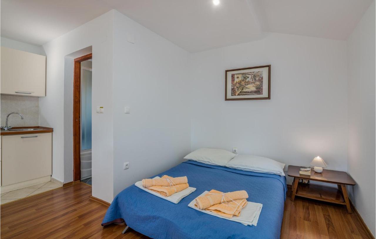 Nice Apartment In Malinska Dubasnica With Kitchen Exteriér fotografie