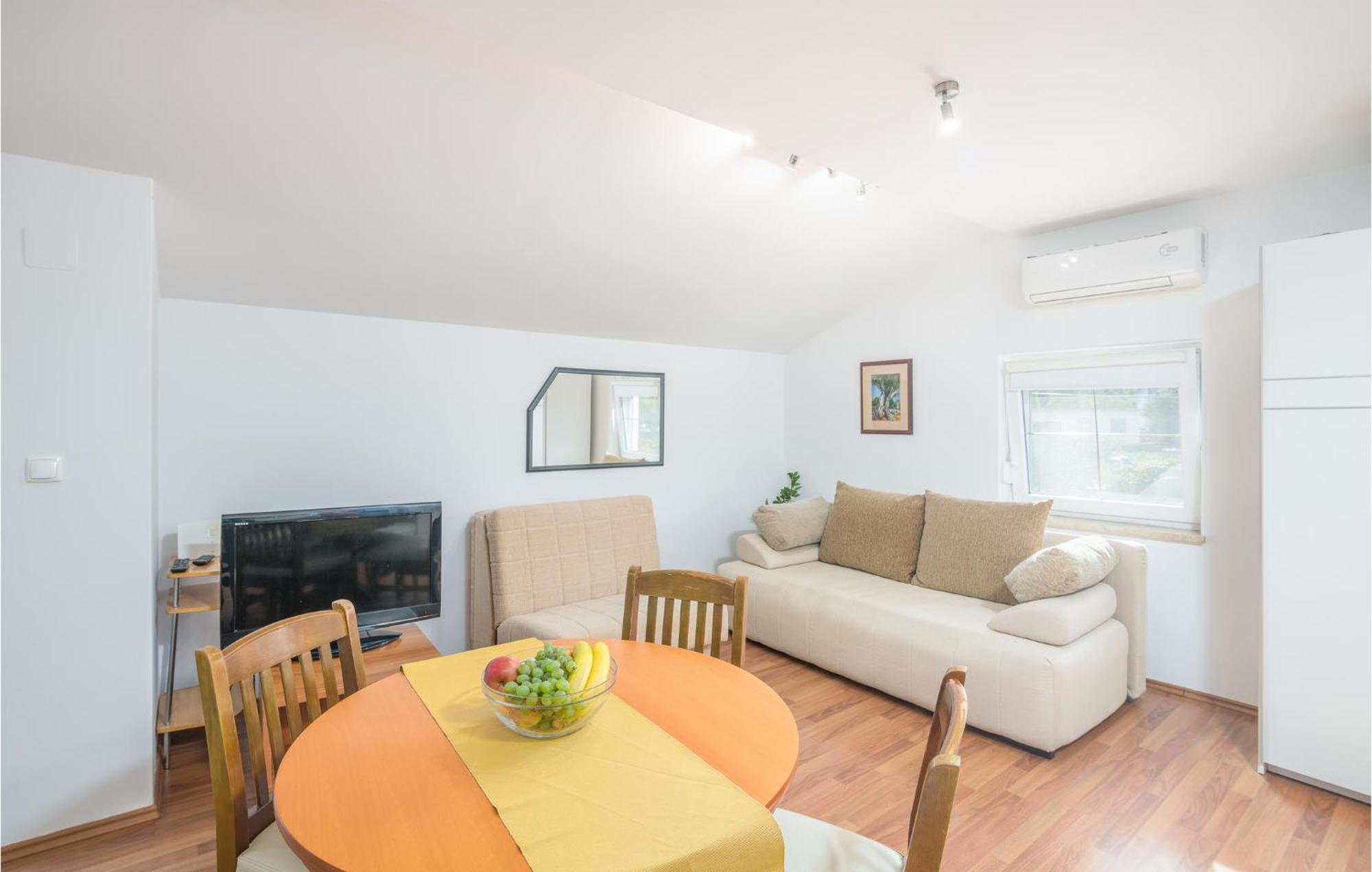 Nice Apartment In Malinska Dubasnica With Kitchen Exteriér fotografie